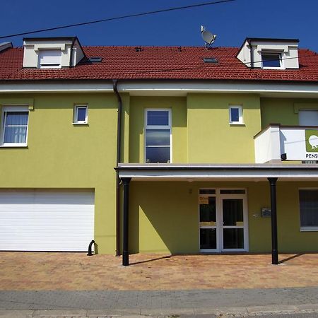 Pension Kiwi Mikulov Exterior foto