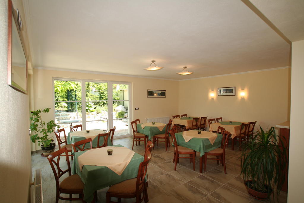 Pension Kiwi Mikulov Exterior foto